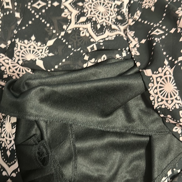 CHARLOTTE RUSSE Boho Long Slit Sleeves V-Neck Pink & Black Chiffon Flowy Dress. - Picture 8 of 11